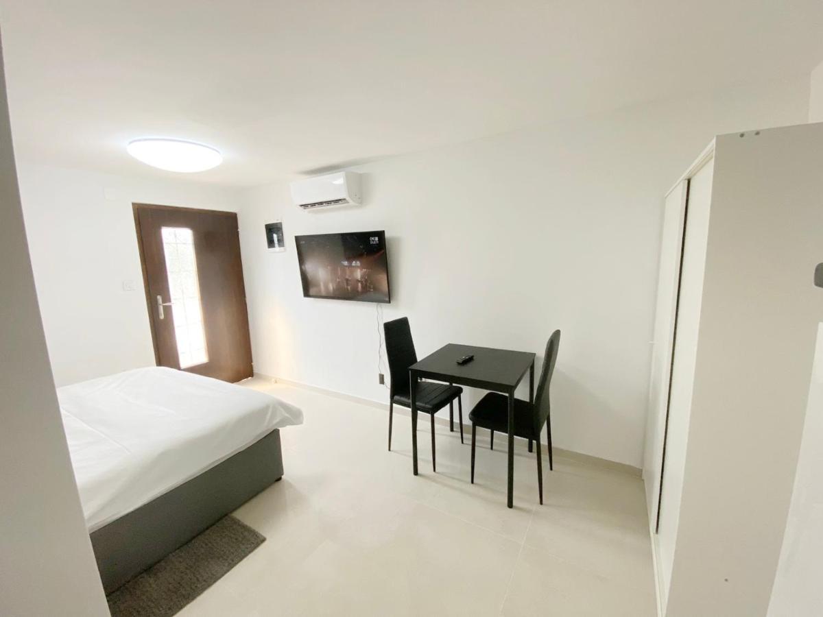 Appartement Paradiso Arx à Pula Extérieur photo